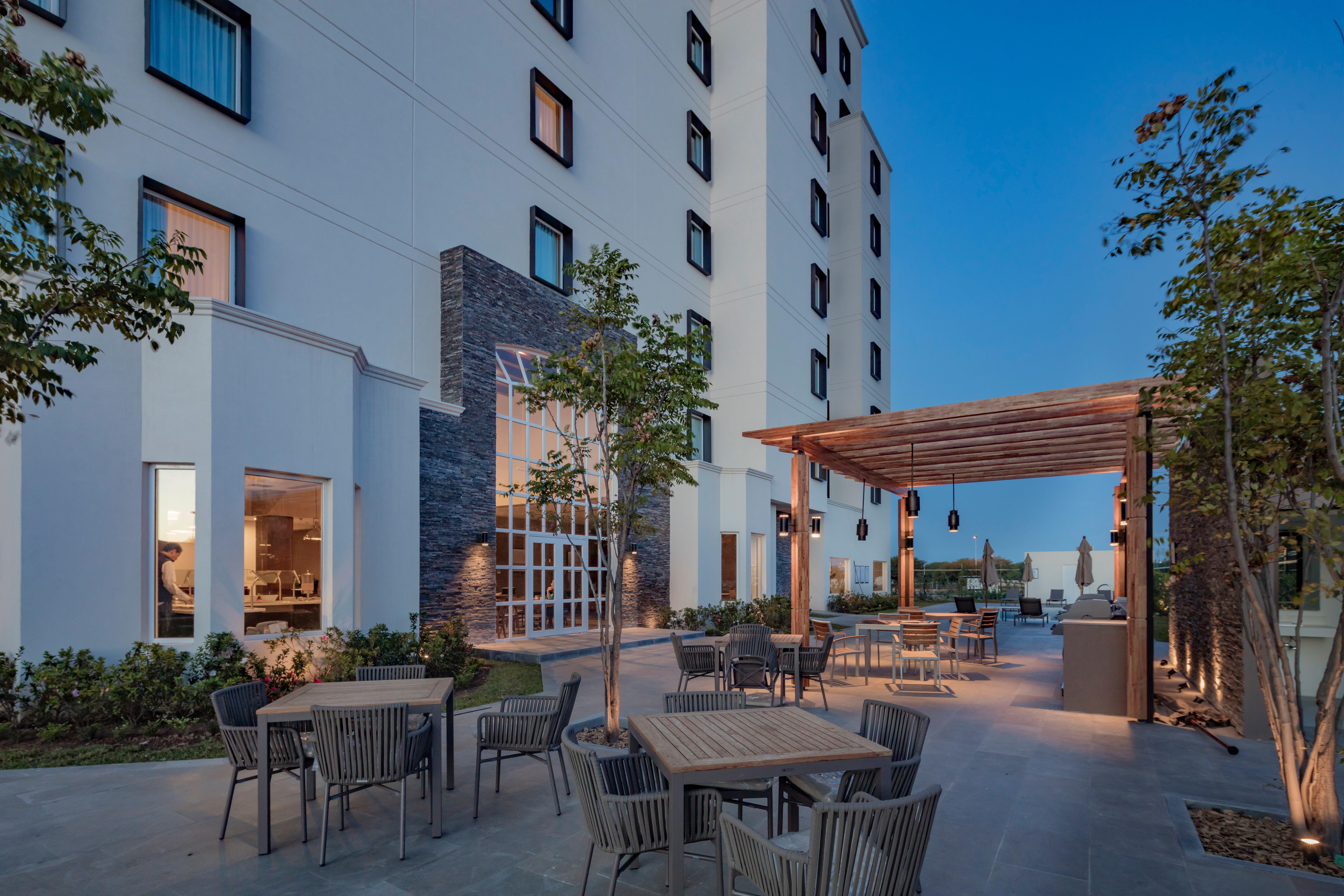 Staybridge Suites Silao By Ihg Extérieur photo