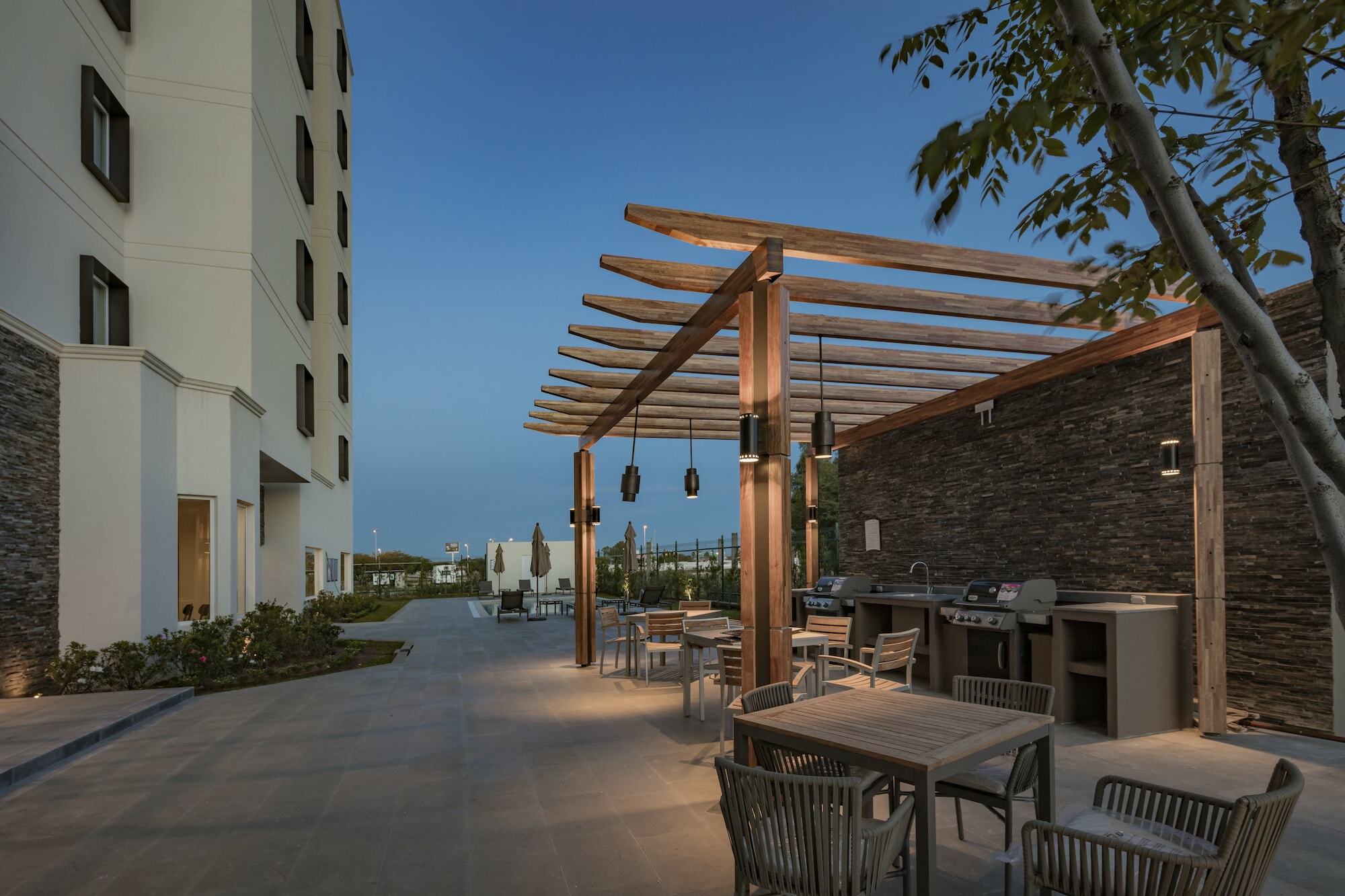 Staybridge Suites Silao By Ihg Extérieur photo